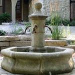 Fontaine Antique en pierre de Bourgogne